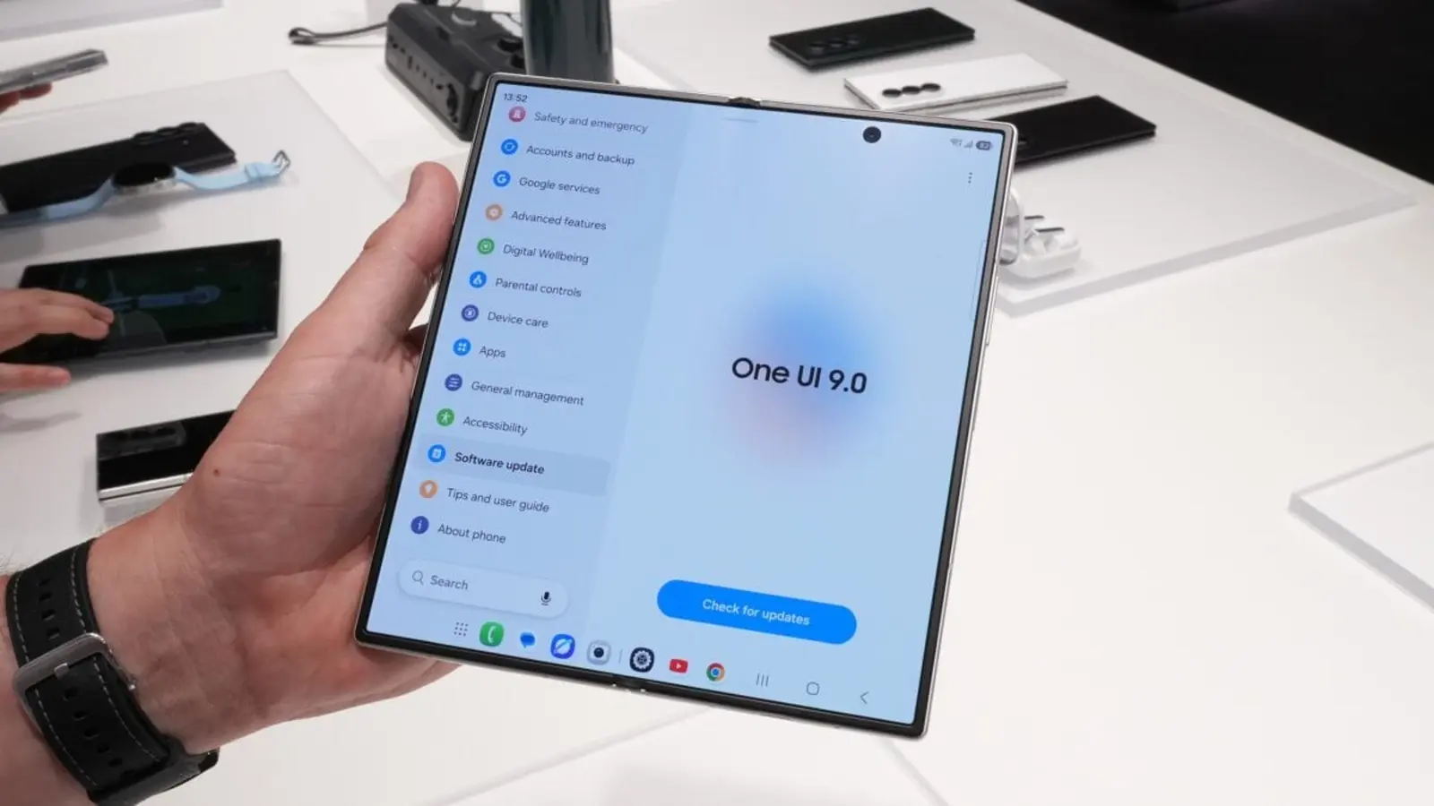 Samsung spouští One UI 9 s Android 17 pro Galaxy S24