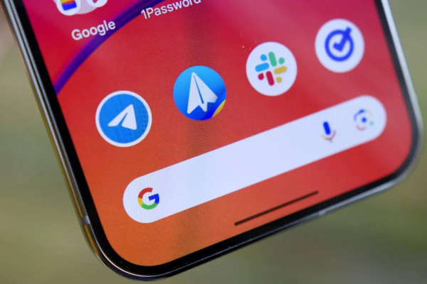 Objevte Novinky v Google Vyhledávací Liště na Androidu: Vylepšené Funkce pro Moderní Cestovatele
