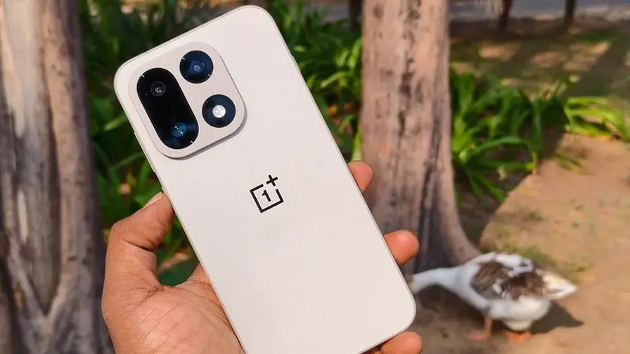 OnePlus 16: 165Hz, 100W nabíjení a únik specifikací