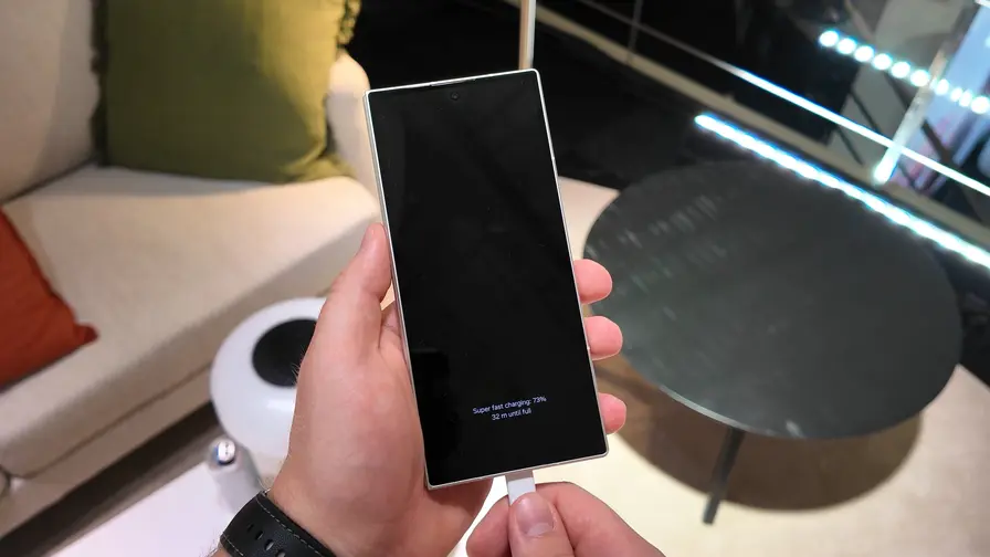 Galaxy S27 Ultra: rychlejší nabíjení a odstranění odlesků Galaxy S27 Ultra: rychlejší nabíjení a odstranění odlesků