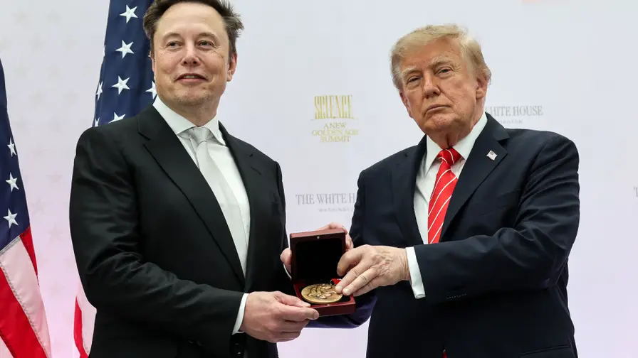 Trump předal medaile vědcům a technologickým lídrům